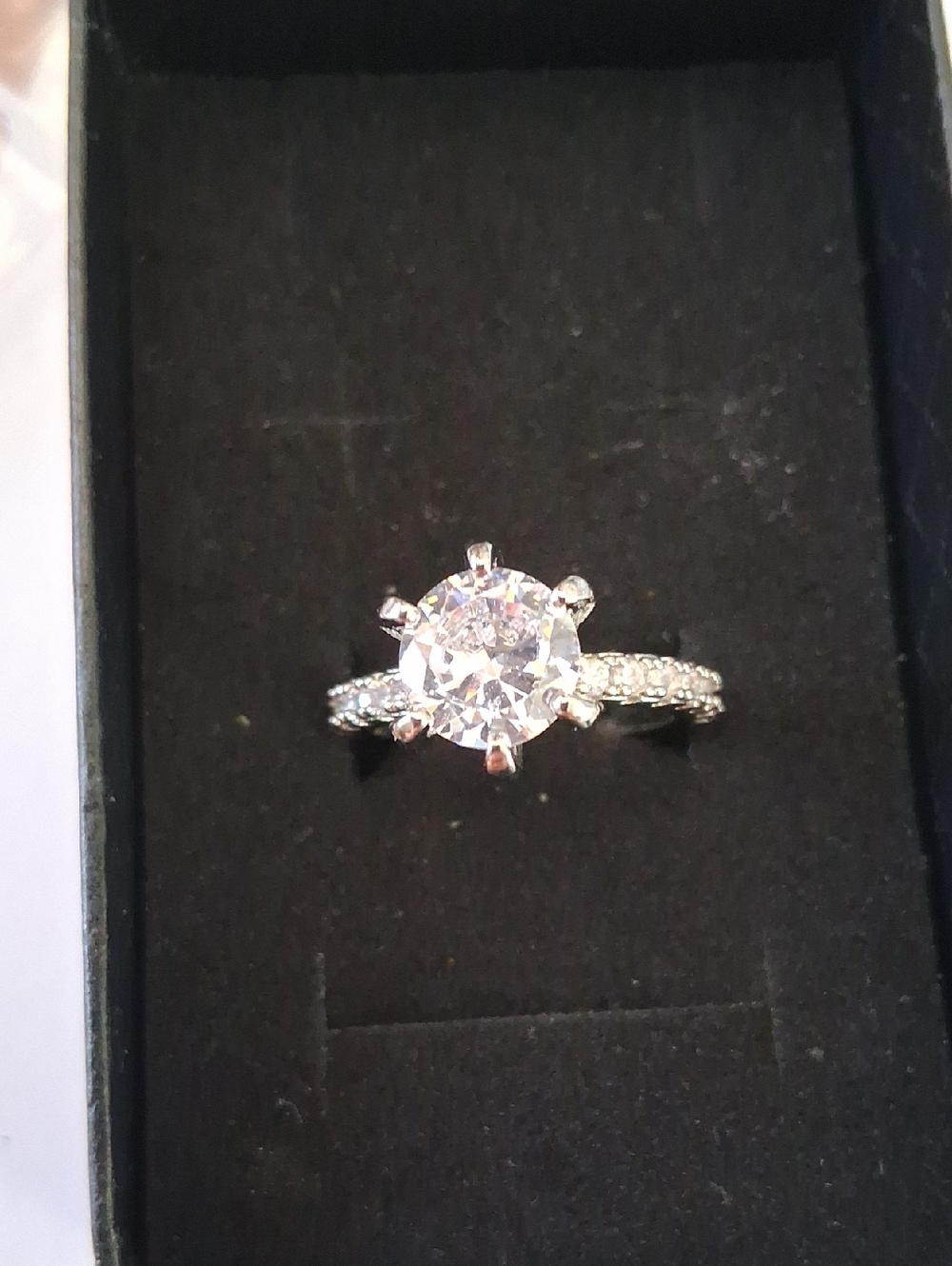Classic Silver Round Cubic Zirconia Solitaire Ring - White NWT. SIZE 8